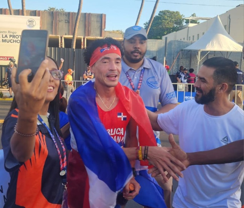 Fundación Viejas Glorias Runner celebra el oro de Álvaro Abreu y pide mayor respaldo al atletismo dominicano