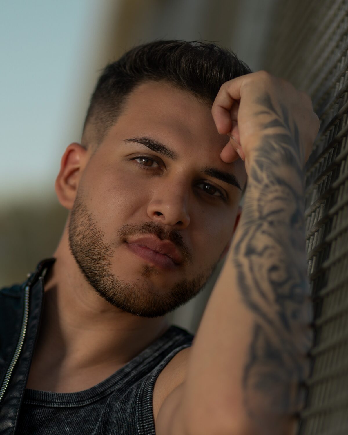 Tony Lozano apuesta por la esencia dominicana de la bachata con “Miradita Asesina”