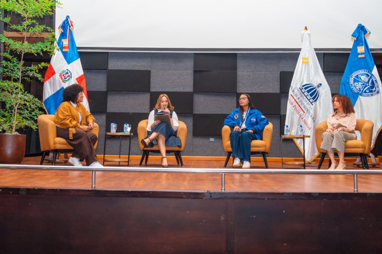 Gabinete de Política Social impulsa en Barahona el talento joven hacia las carreras del futuro