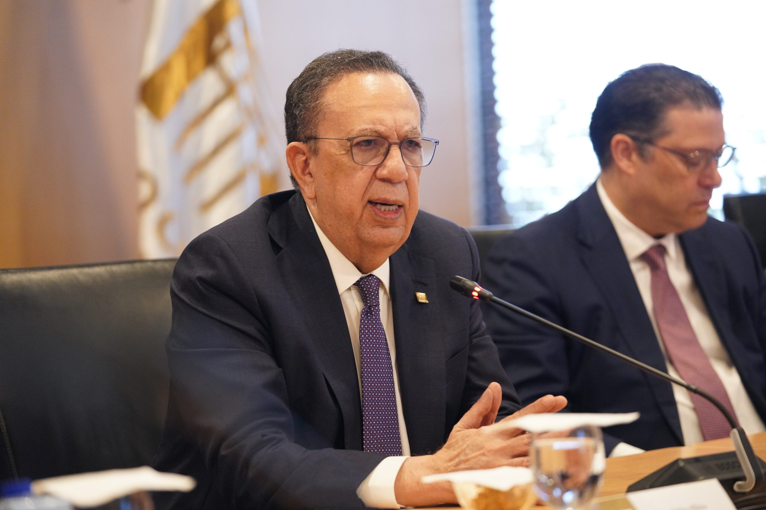 Autoridades económicas y banca múltiple analizan el panorama económico y los desafíos internacionales