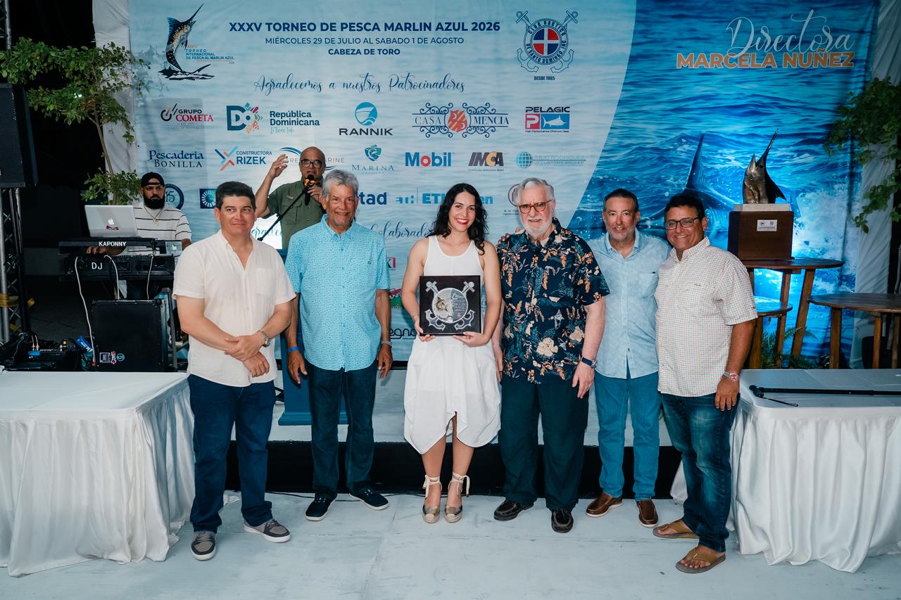 Domingo Viyella gana Torneo Internacional de Pesca al Marlin Azul