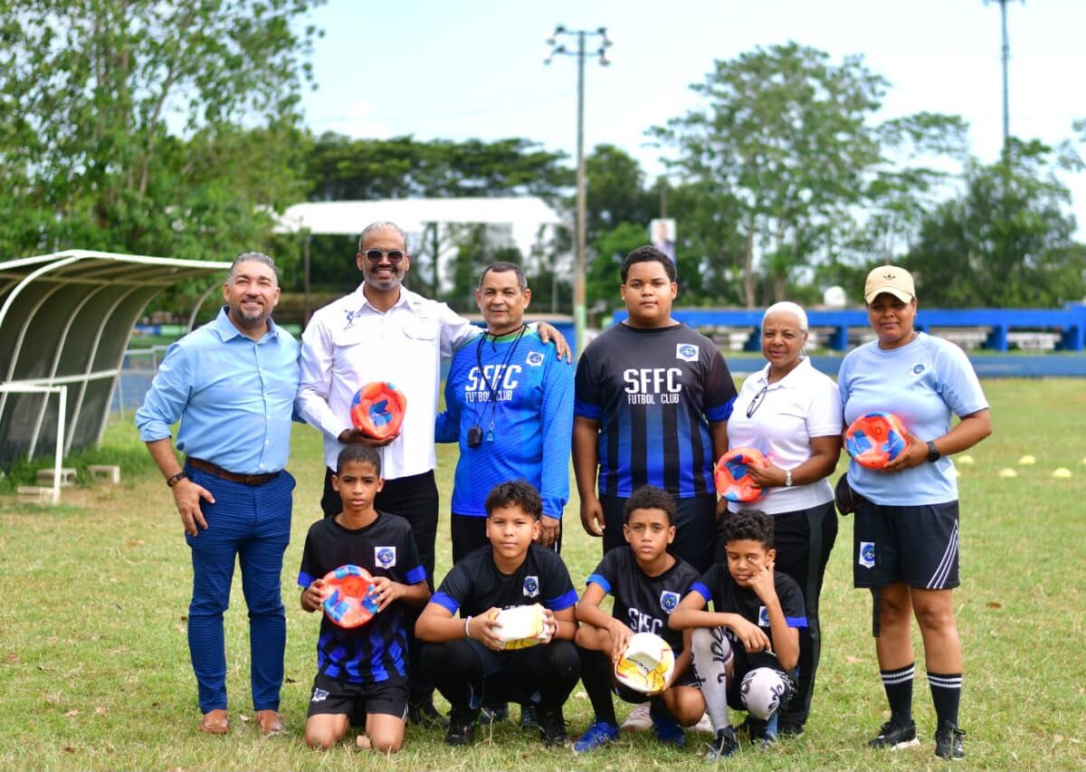 INEFI fortalece el desarrollo del fútbol formativo con entrega de balones a la Academia San Francisco Fútbol Club