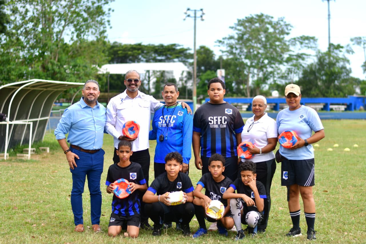 INEFI fortalece el desarrollo del fútbol formativo con entrega de balones a la Academia San Francisco Fútbol Club