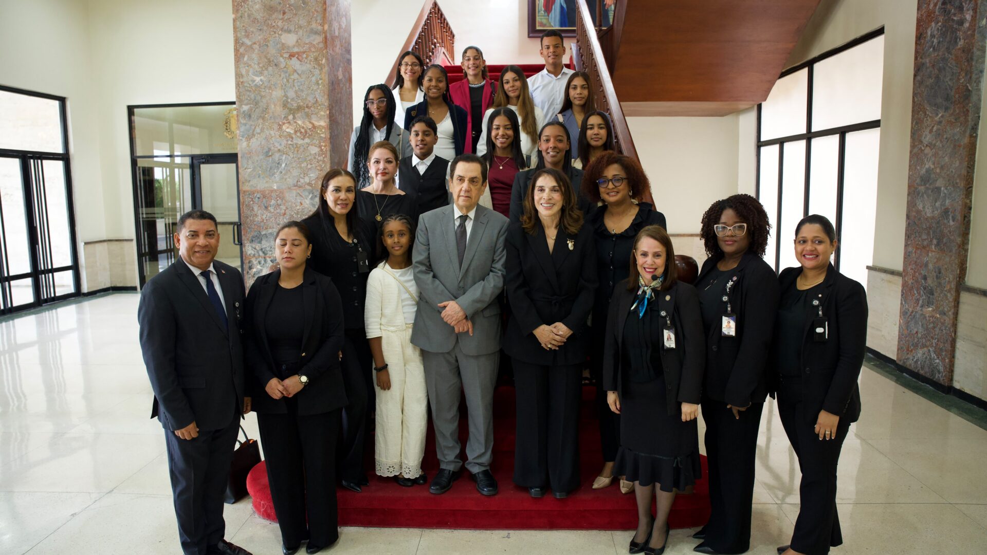 Estudiantes meritorios de la diáspora dominicana en España recorren el país en un viaje de aprendizaje y encuentro con sus raíces