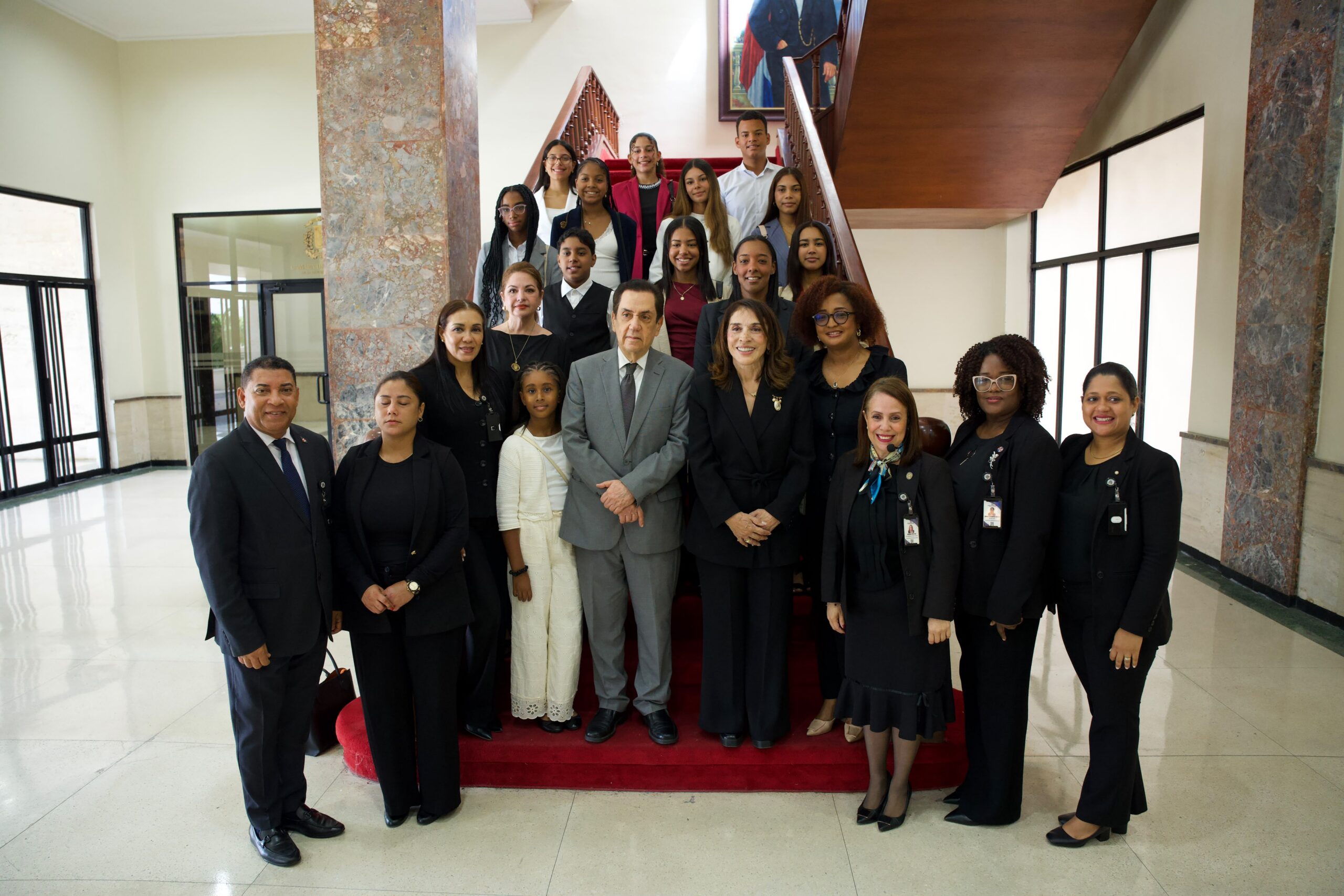 Estudiantes meritorios de la diáspora dominicana en España recorren el país en un viaje de aprendizaje y encuentro con sus raíces