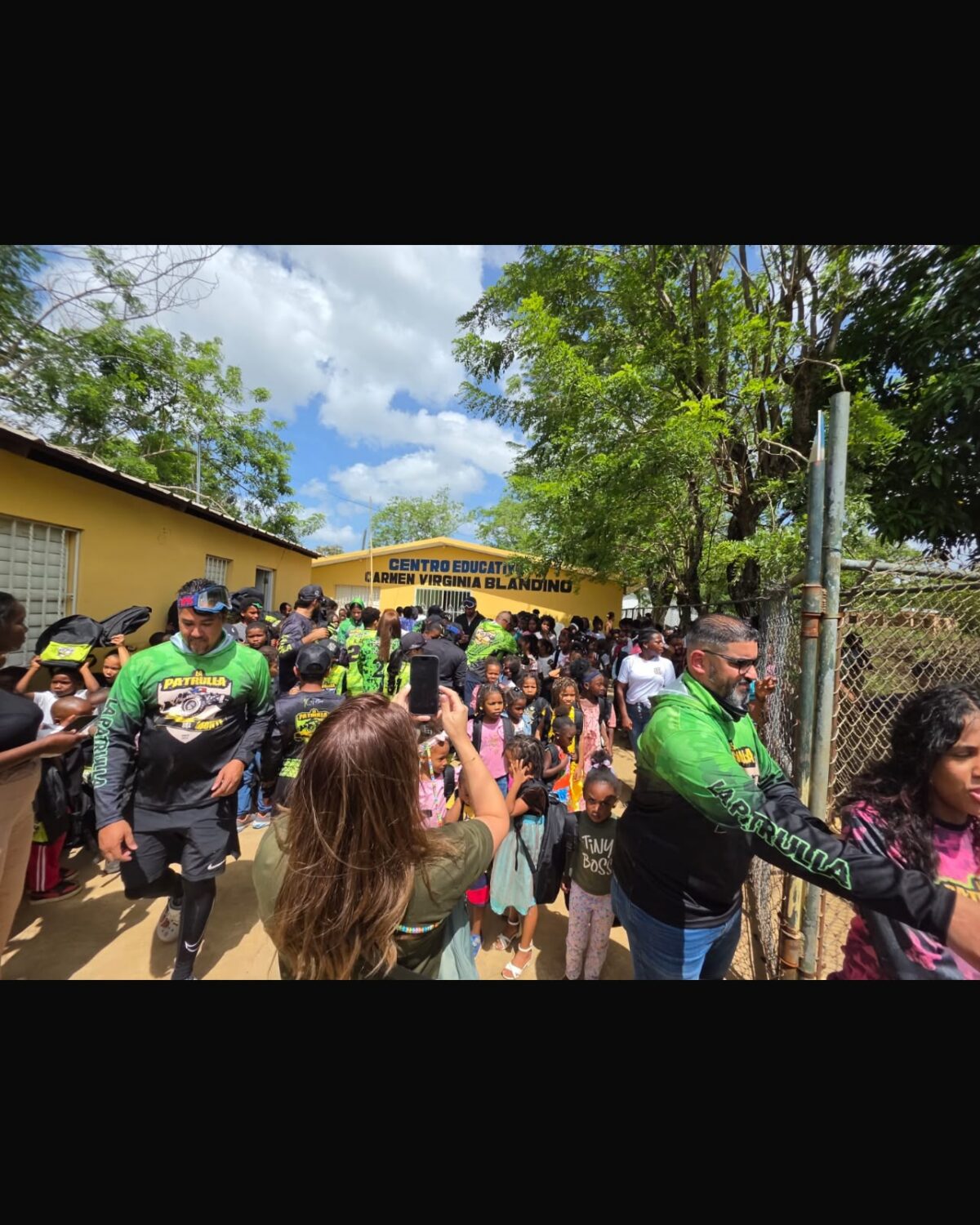 Patrulla del Monte entrega más de 1,500 mochilas y útiles escolares