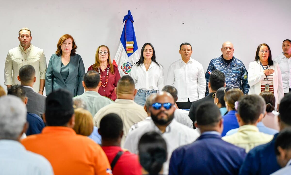 MESA DE SEGURIDAD ESCUCHA NECESIDADES Y COORDINA RESPUESTAS EN SANTIAGO OESTE