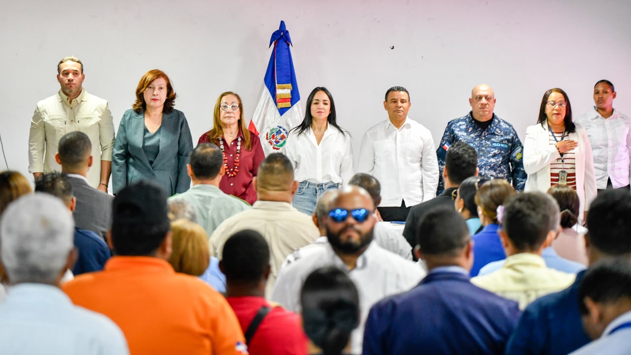 MESA DE SEGURIDAD ESCUCHA NECESIDADES Y COORDINA RESPUESTAS EN SANTIAGO OESTE