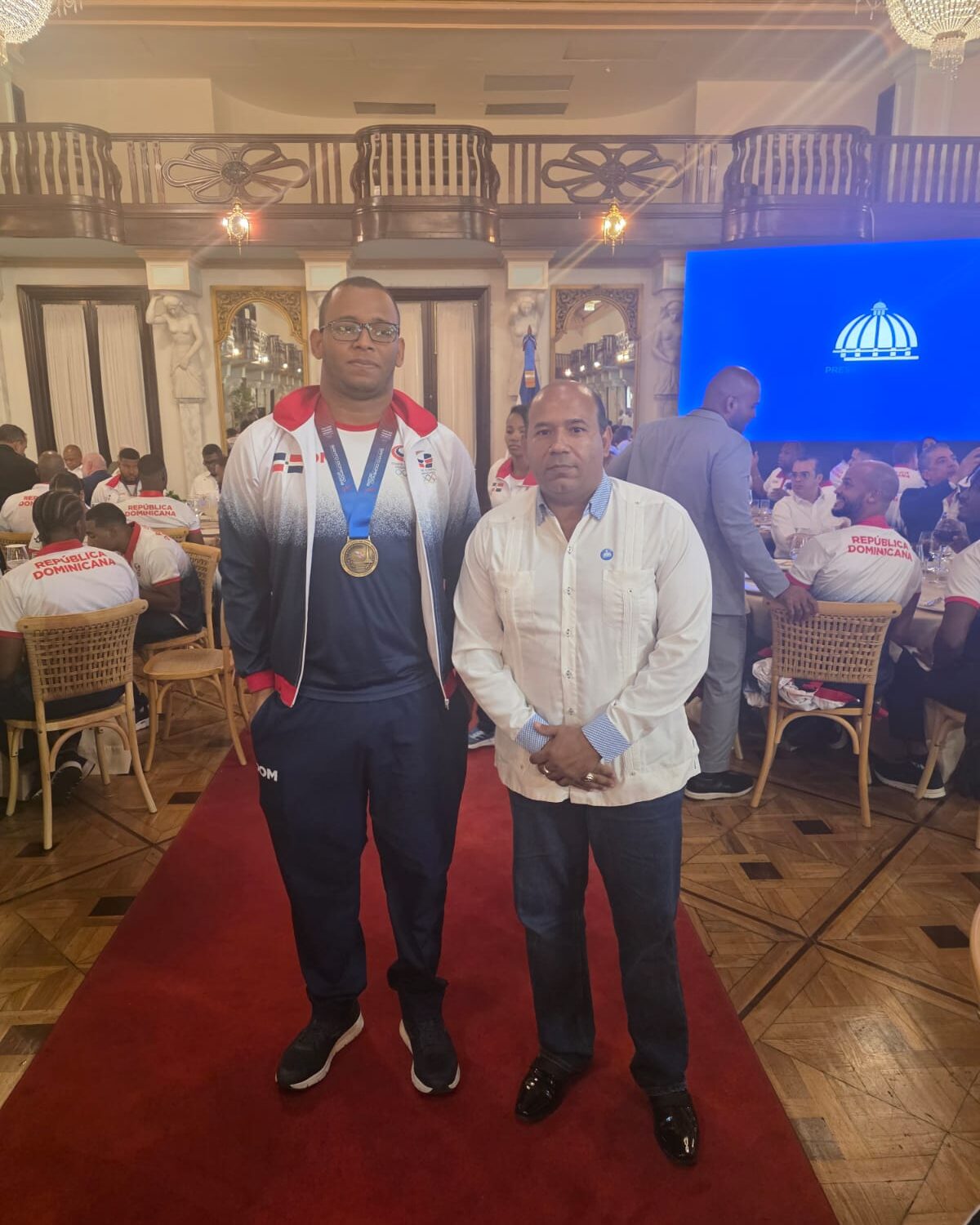 Josué Araujo conquista la Feria de las Flores en Medellín, Colombia y brilla también en el Blitz Internacional