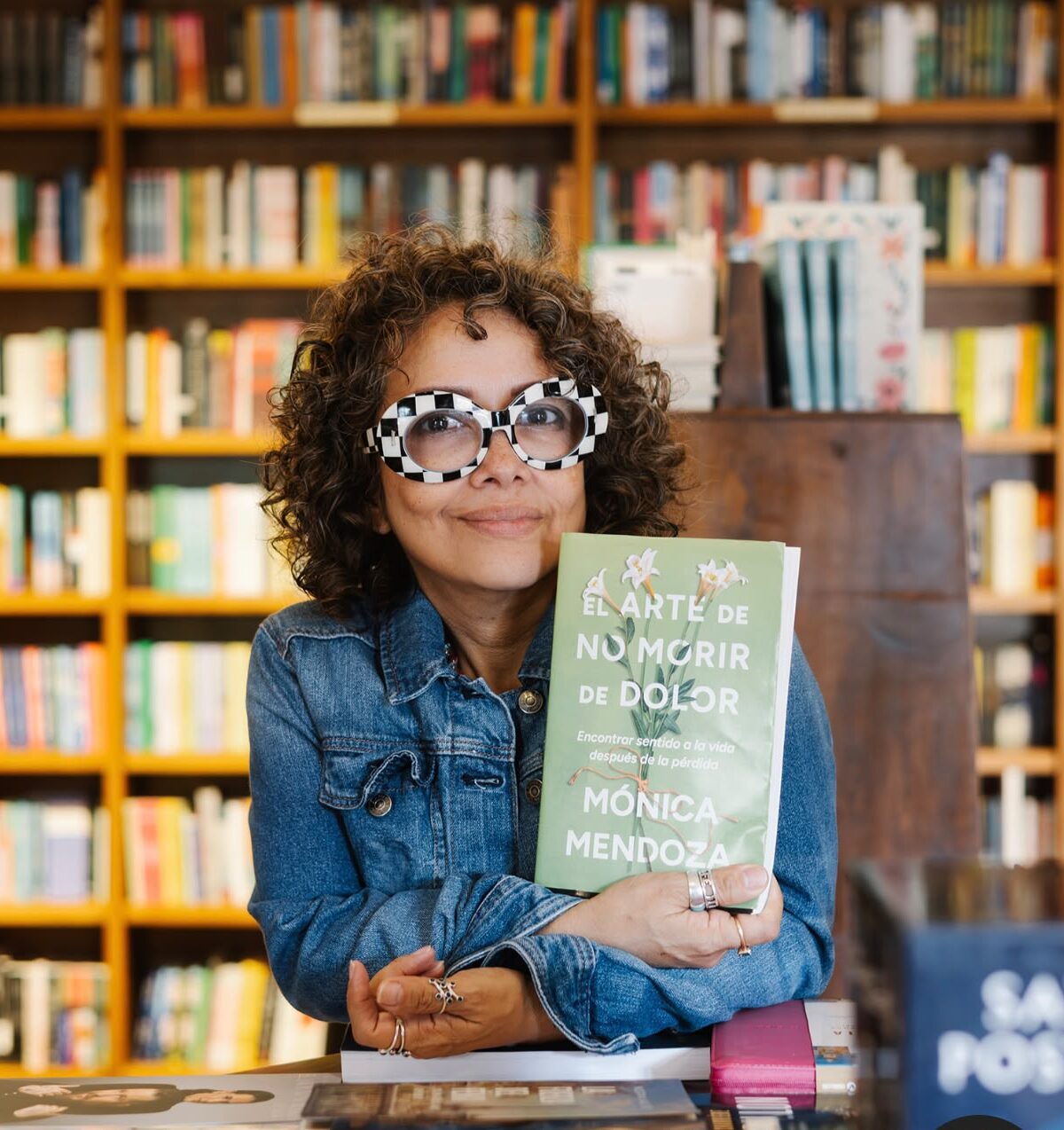 Mónica Mendoza presenta en República Dominicana su libro “El arte de no morir de dolor”
