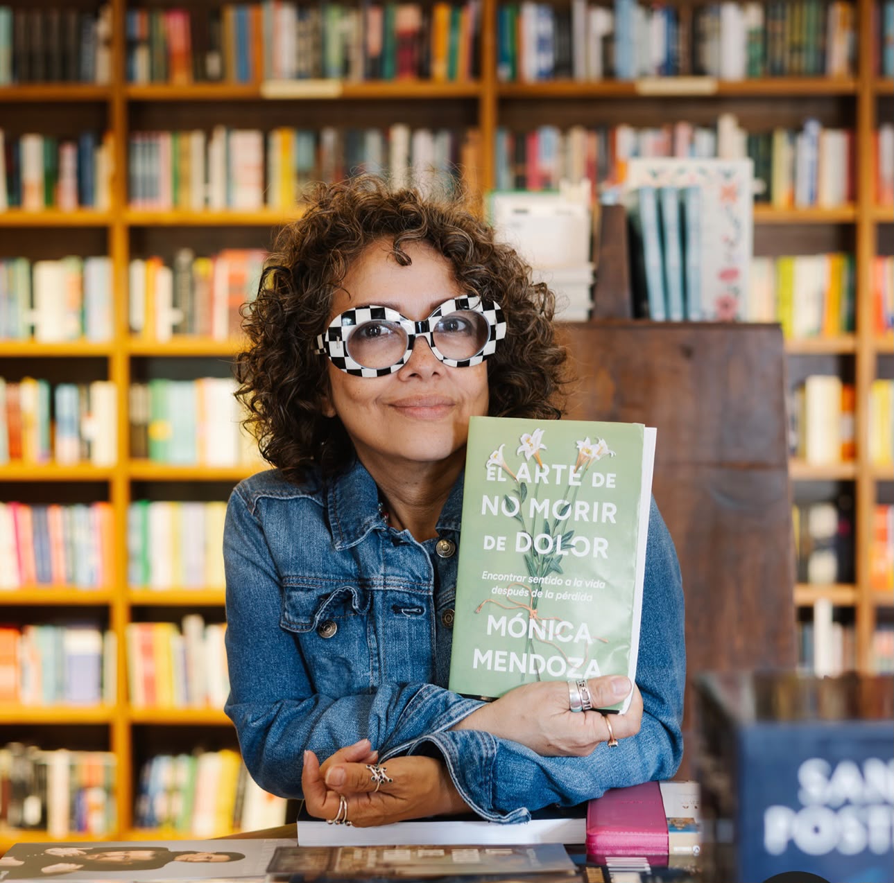 Mónica Mendoza presenta en República Dominicana su libro “El arte de no morir de dolor”