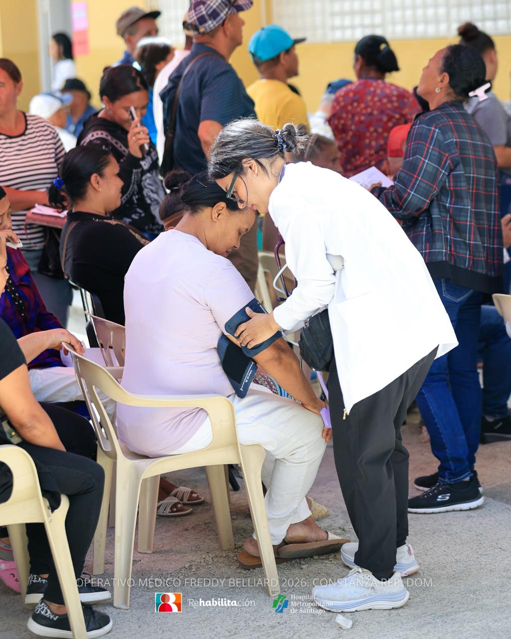 Rehabilitación y HOMS brindan 2,752 servicios de salud gratuitos durante operativo médico en Constanza