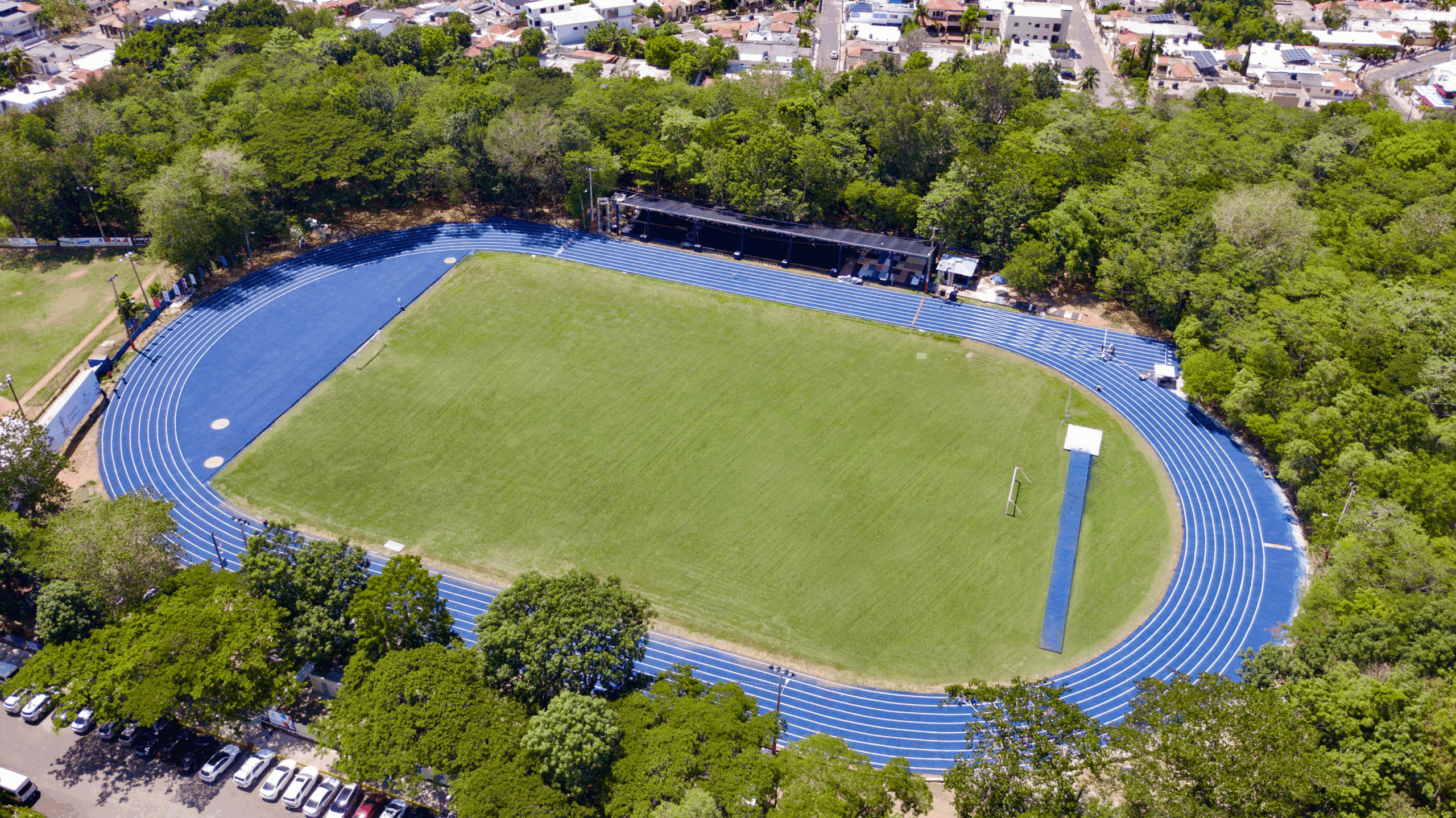INEFI aclara que cierre de pista de atletismo en San Francisco de Macorís responde a mantenimiento preventivo técnico y garantía de la obra