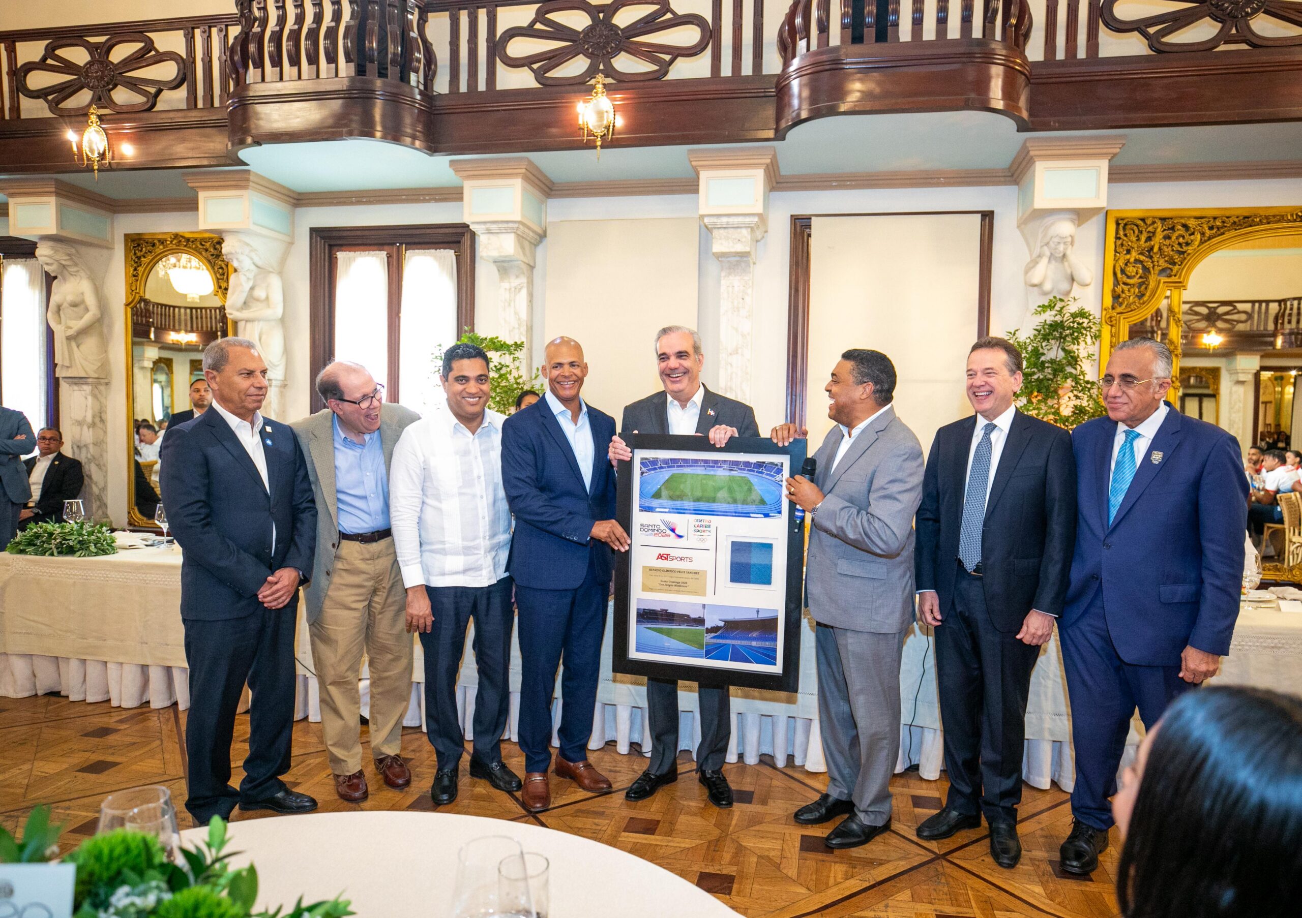 Abinader anuncia más apoyo para los atletas tras histórica cosecha de 150 medallas en Santo Domingo 2026