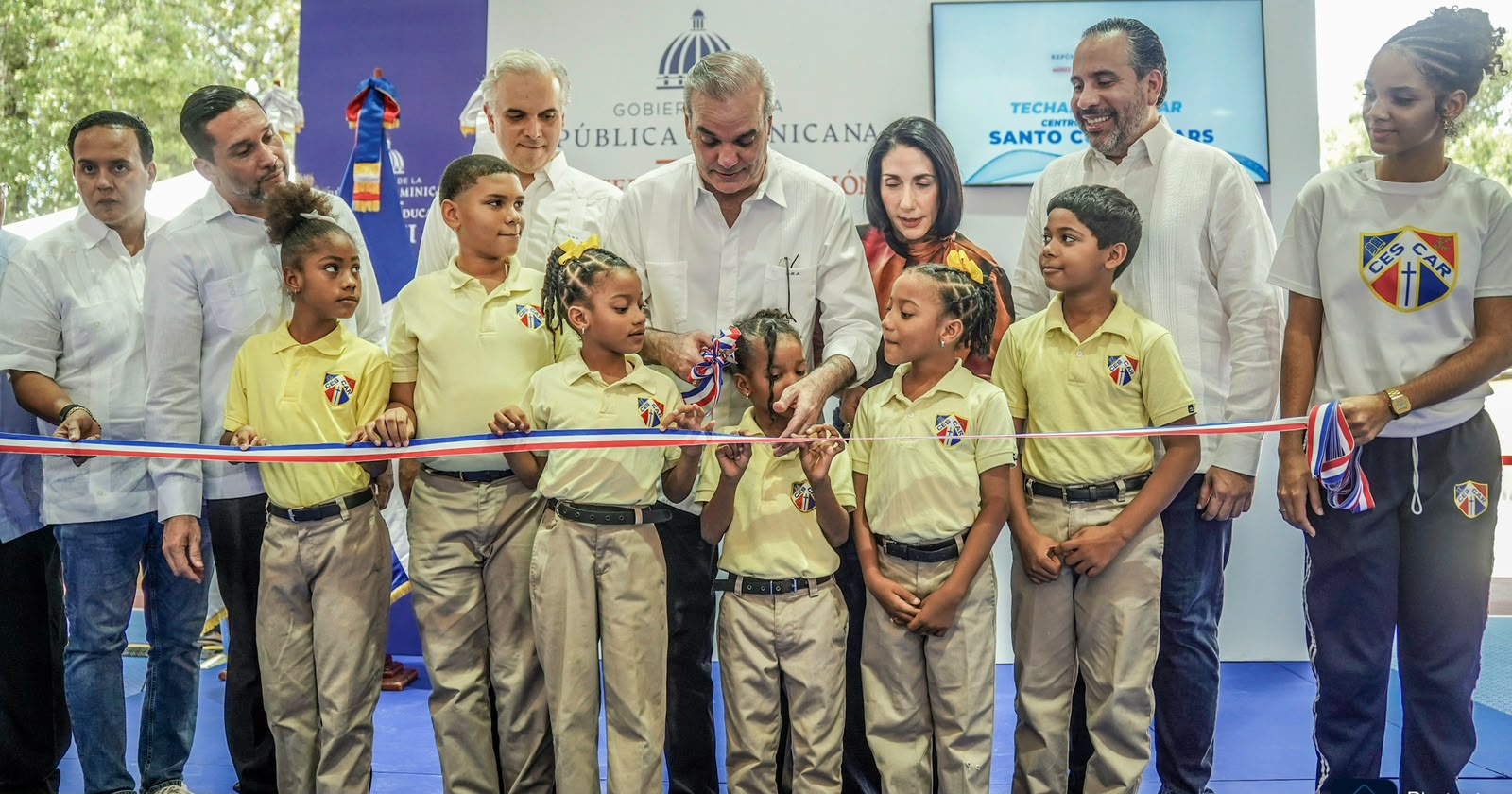 Presidente Luis Abinader e INEFI entregan polideportivo techado en el Centro Educativo Santo Cura de Ars