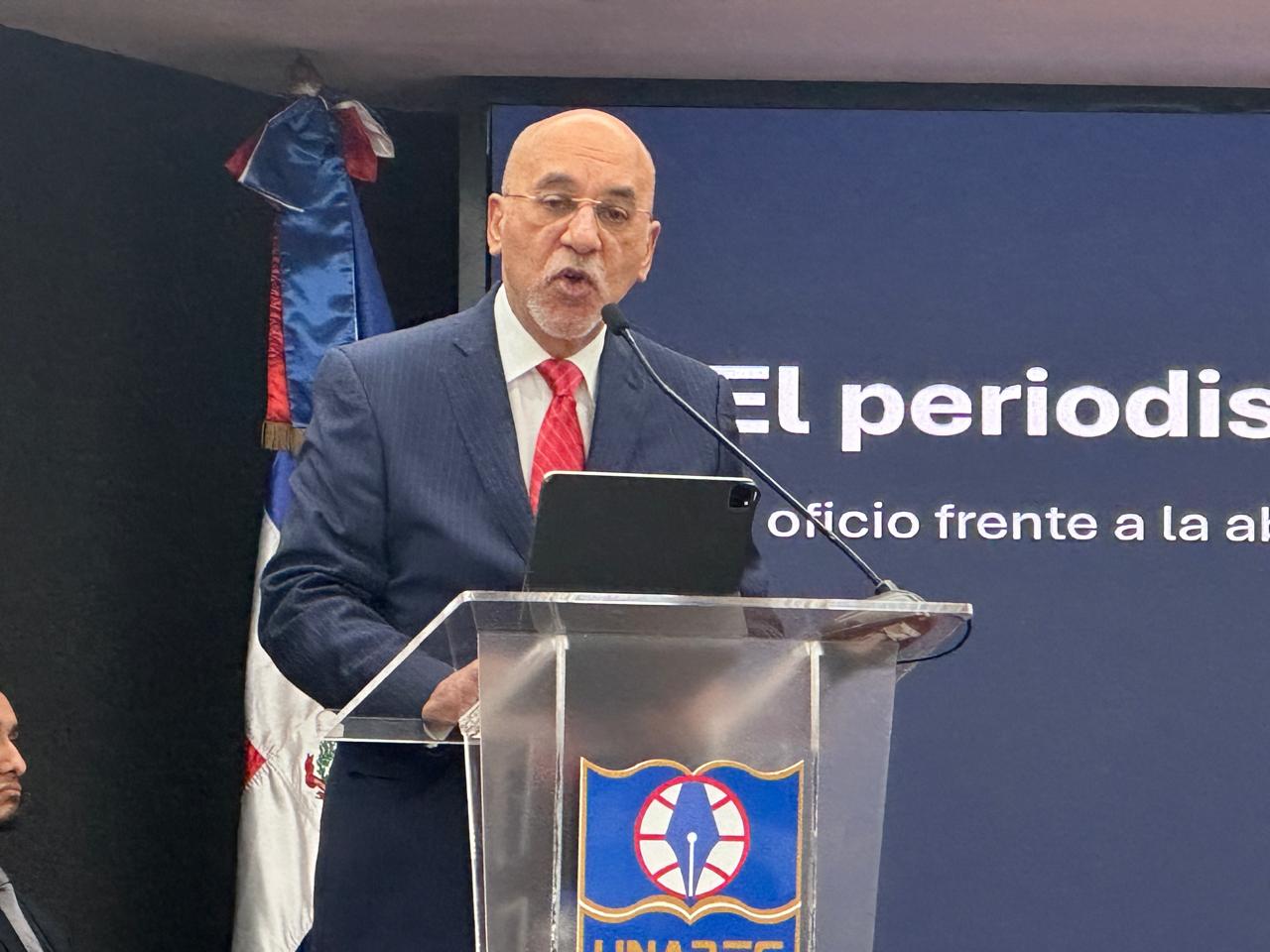 Aníbal de Castro: “Democratizar la capacidad de publicar no equivale a democratizar la capacidad de hacer periodismo”