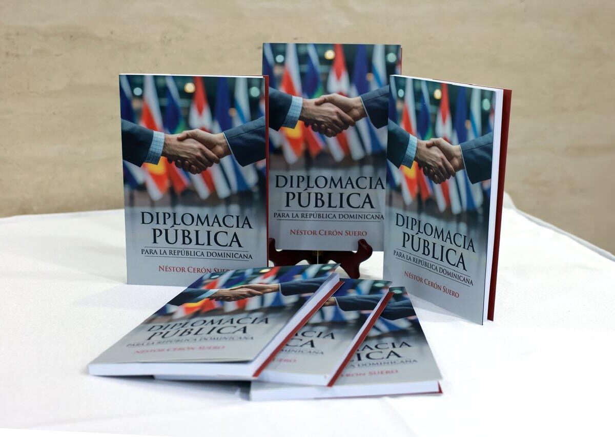 Néstor Cerón presenta libro sobre diplomacia pública dominicana