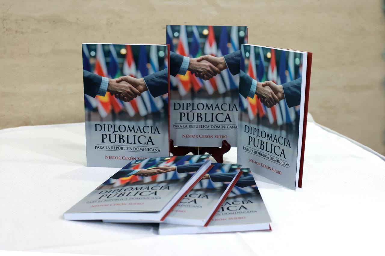 Néstor Cerón presenta libro sobre diplomacia pública dominicana