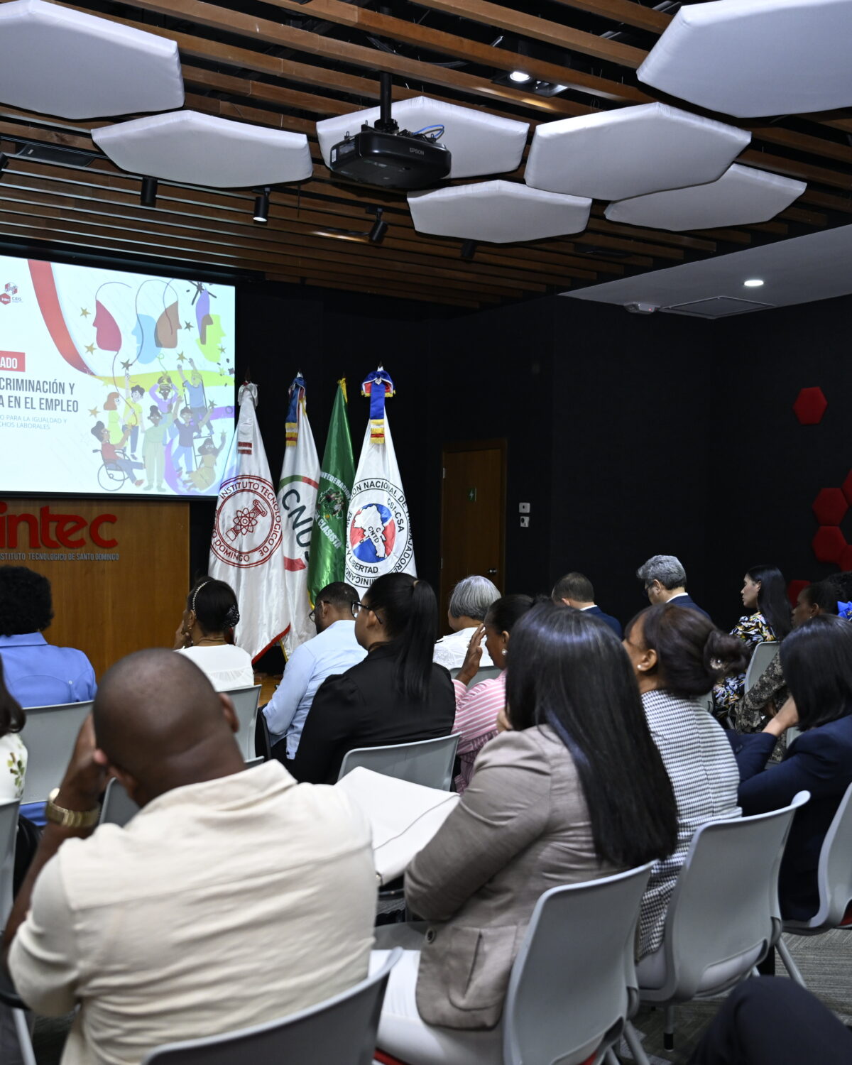 Formación busca fortalecer la detección de violencia y discriminación laboral