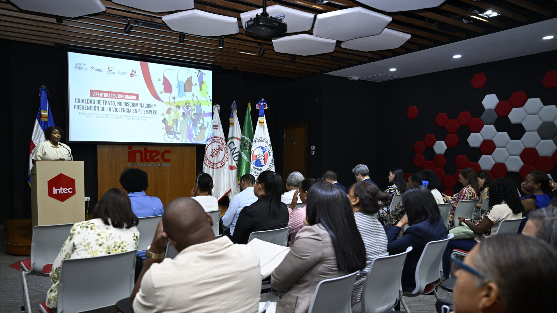 Formación busca fortalecer la detección de violencia y discriminación laboral