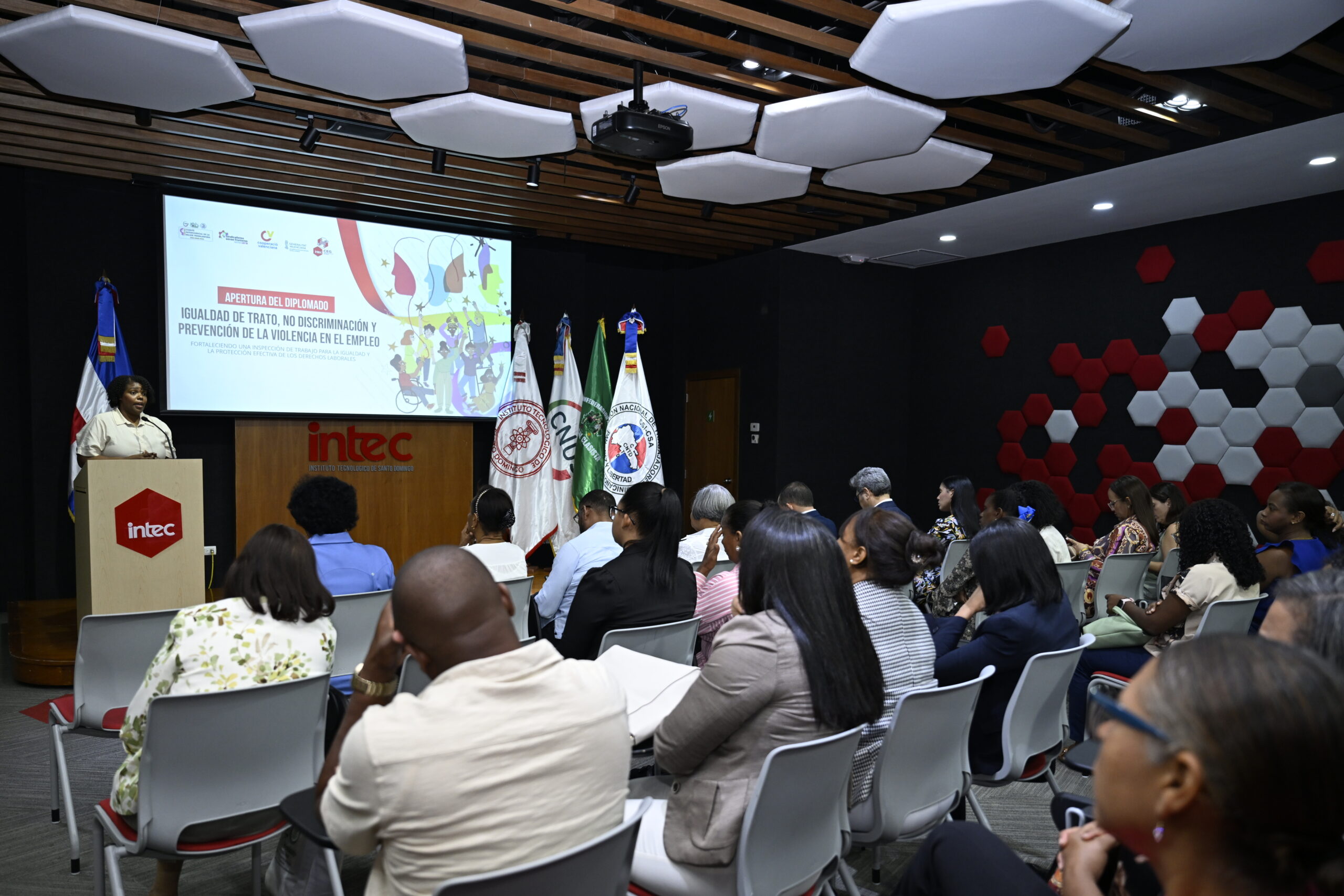Formación busca fortalecer la detección de violencia y discriminación laboral