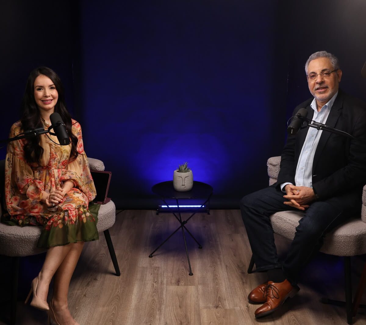 Pablo McKinney aborda la “comunicación coprológica” o ‘’empresa de chantaje’’ en De Cerca con Karina Alarcón