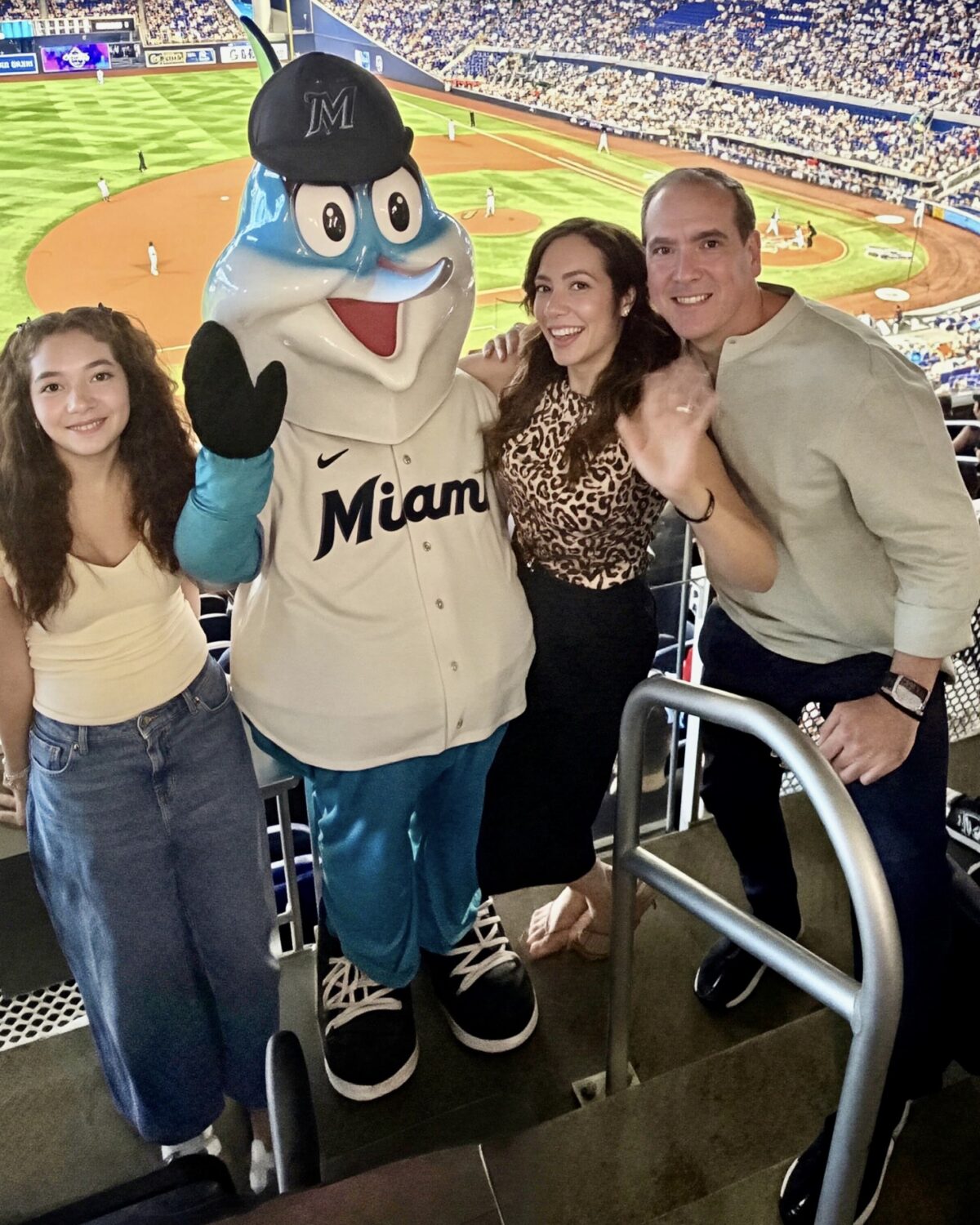 Arajet y MITUR llevan la promoción turística dominicana al terreno de las Grandes Ligas