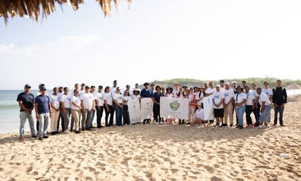 Fundación Cap Cana retira 677.4 kilos de residuos durante jornada de limpieza en Playa Macao