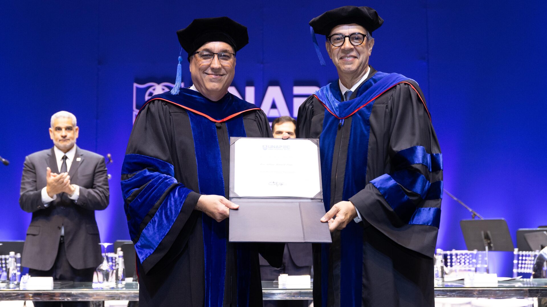 Unapec reconoce trayectoria de José Mármol con Doctorado Honoris Causa en Humanidades