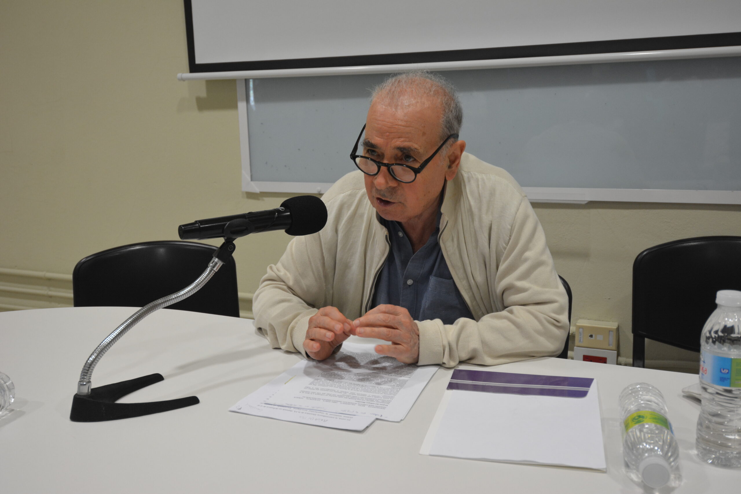 Víctor Gómez Pin examina los límites de la física cuántica y la IA