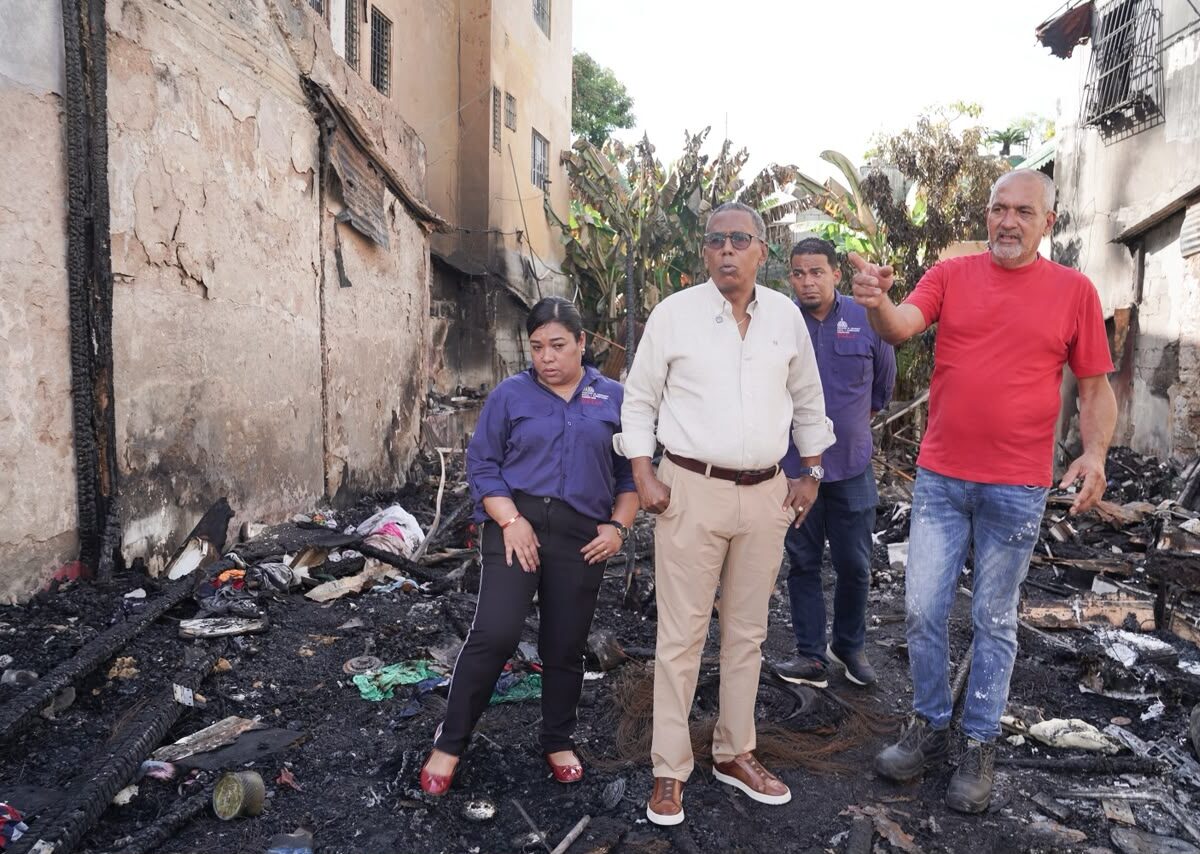 DASAC lleva asistencia a familias afectadas por incendio en la Zona Colonial