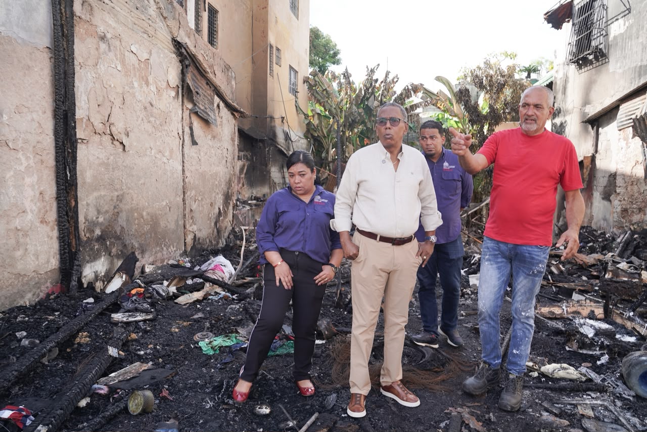 DASAC lleva asistencia a familias afectadas por incendio en la Zona Colonial
