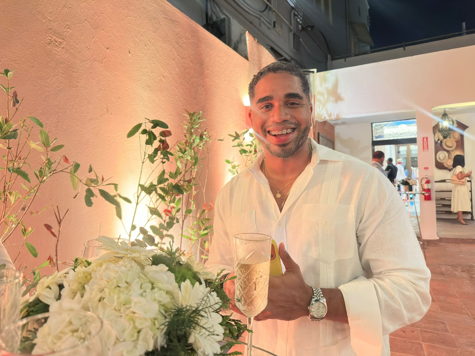 Avocat y su línea AVO: cómo Garis Familia revoluciona la moda dominicana en lino con expansión nacional