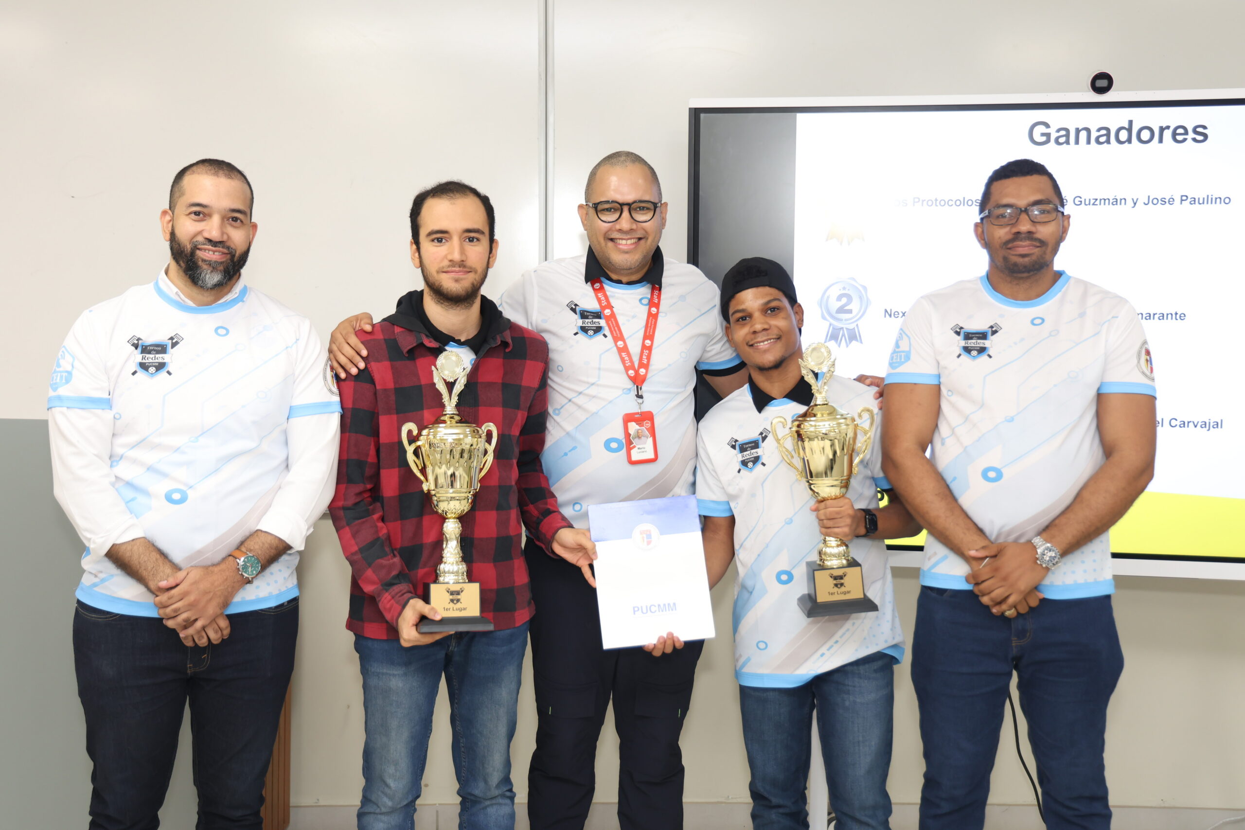 Egresados del INTEC conquistan el primer lugar en Torneo de Redes 2026
