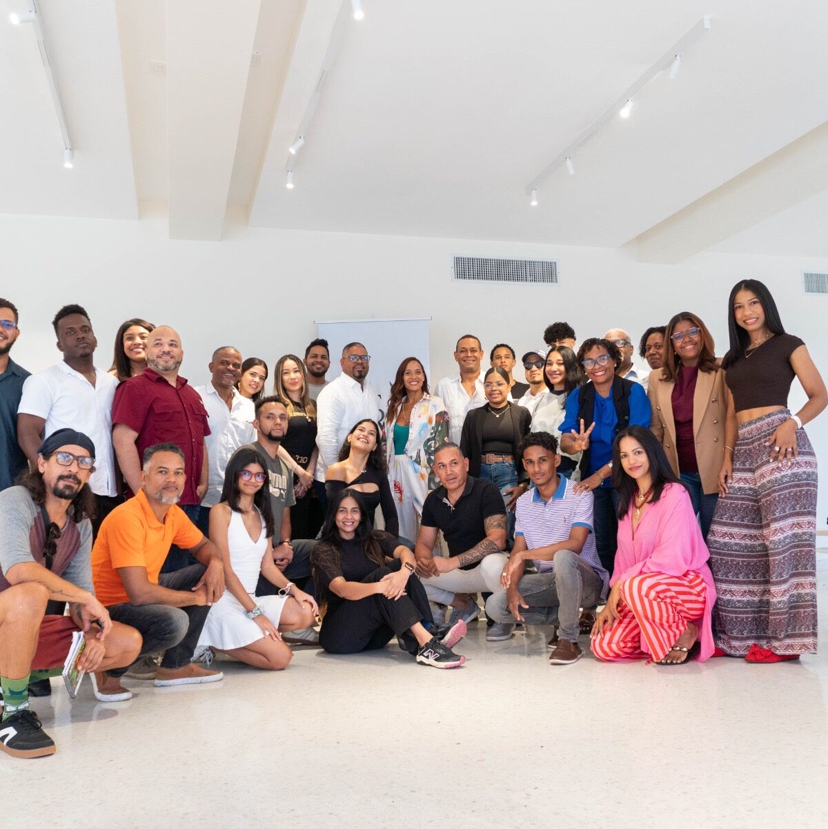 Dania Ramírez capacita a 40 actores en taller de actuación cinematográfica en Samaná con DGCINE y Fundación Rincón