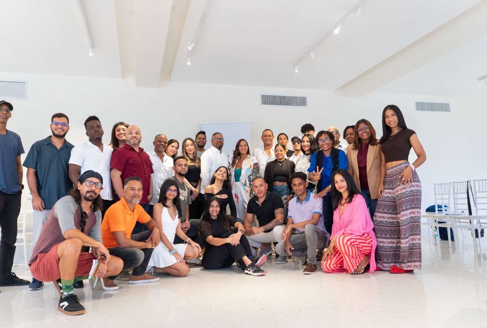 Dania Ramírez capacita a 40 actores en taller de actuación cinematográfica en Samaná con DGCINE y Fundación Rincón
