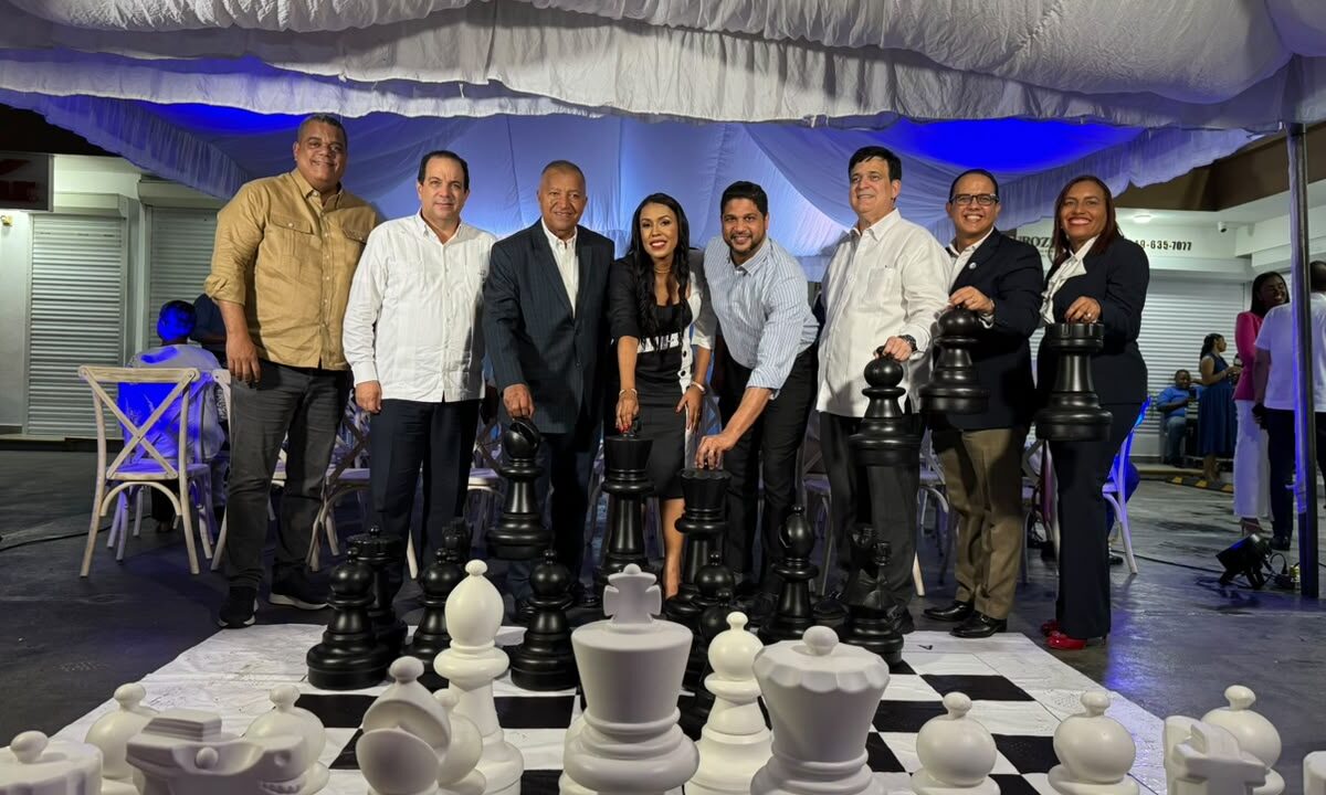 Inauguran Escuela de Ajedrez de San Cristóbal con programa de 50 becas para niños de escasos recursos