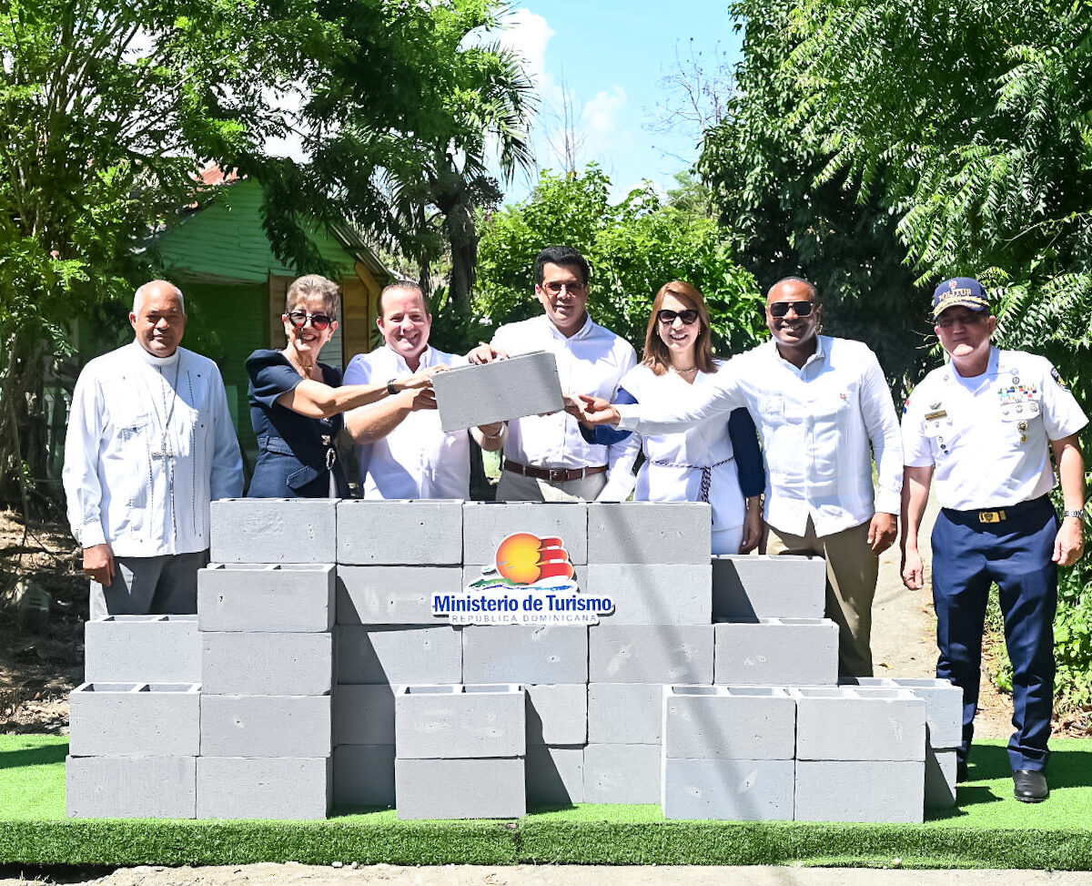 Turismo inicia reconstrucción de 14 calles en Maimón por RD$168 millones