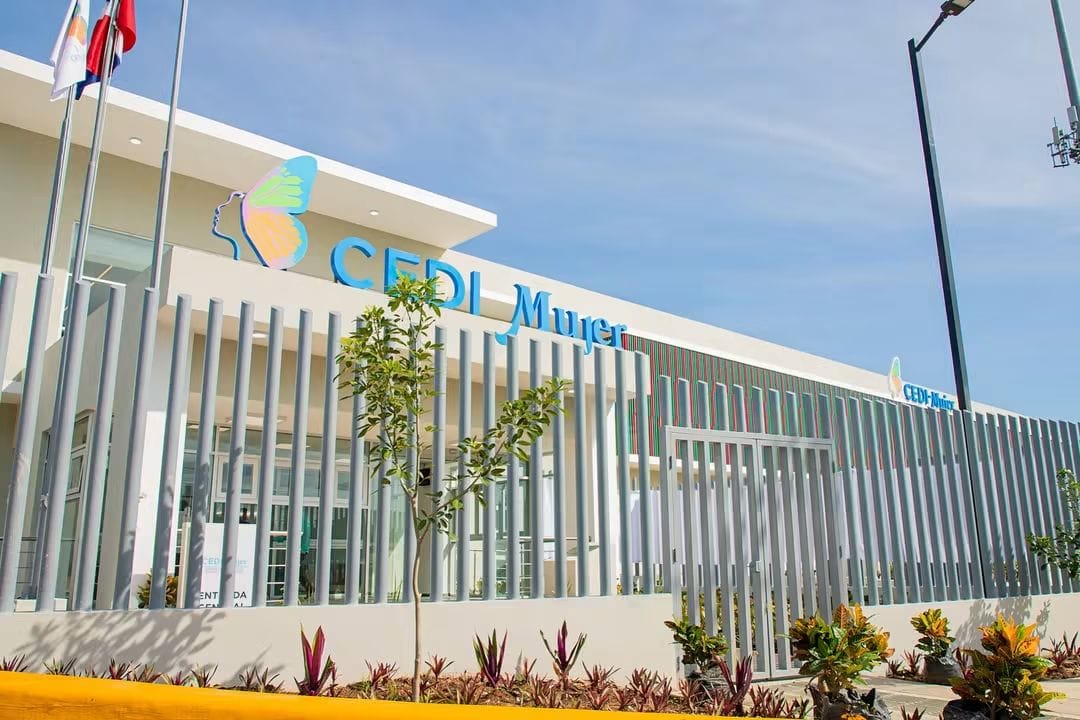 Patricia Núñez destaca el modelo de atención integral de CEDI-Mujer