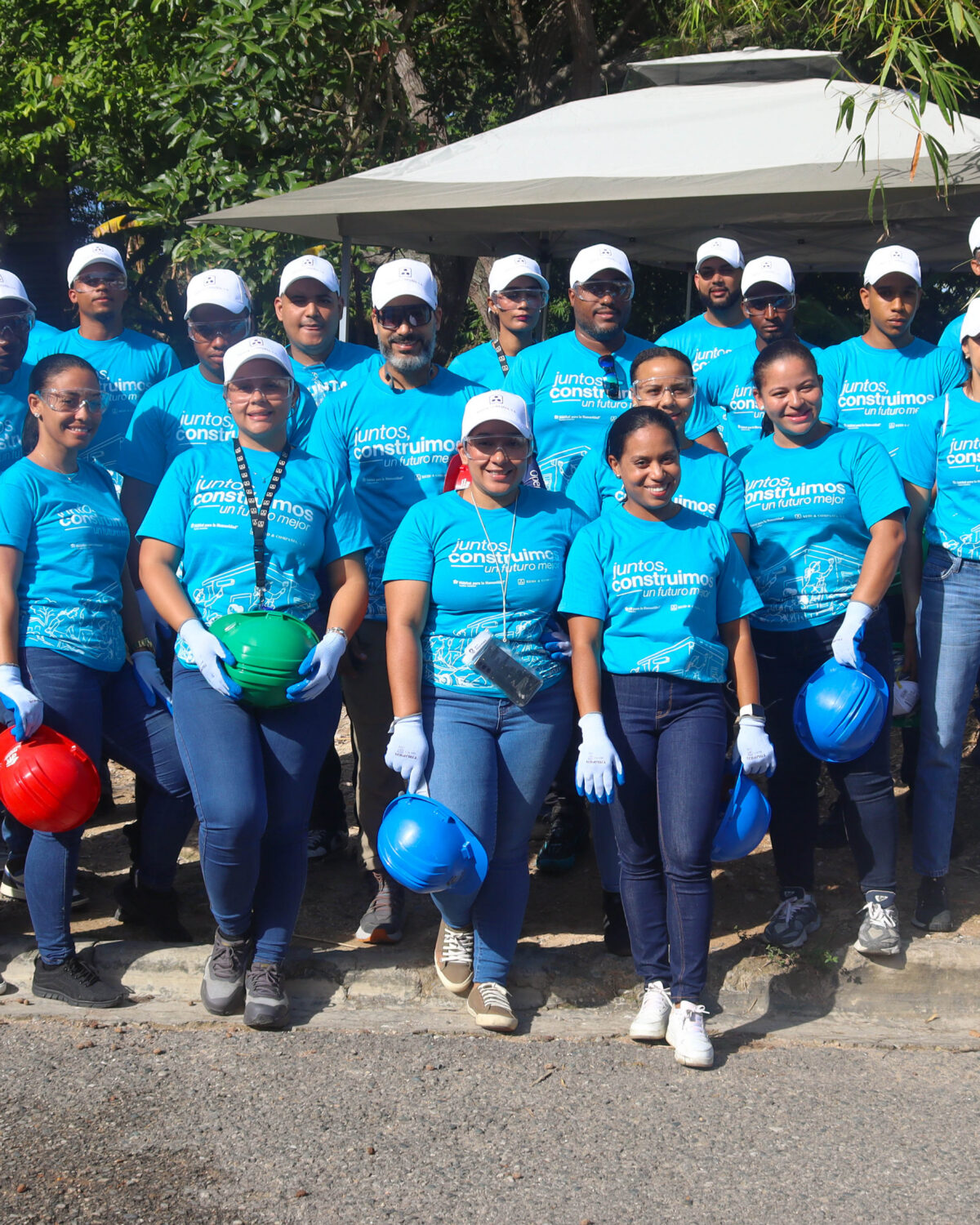 Reid & Compañía y Autocamiones mejoran viviendas de tres familias en San Cristóbal
