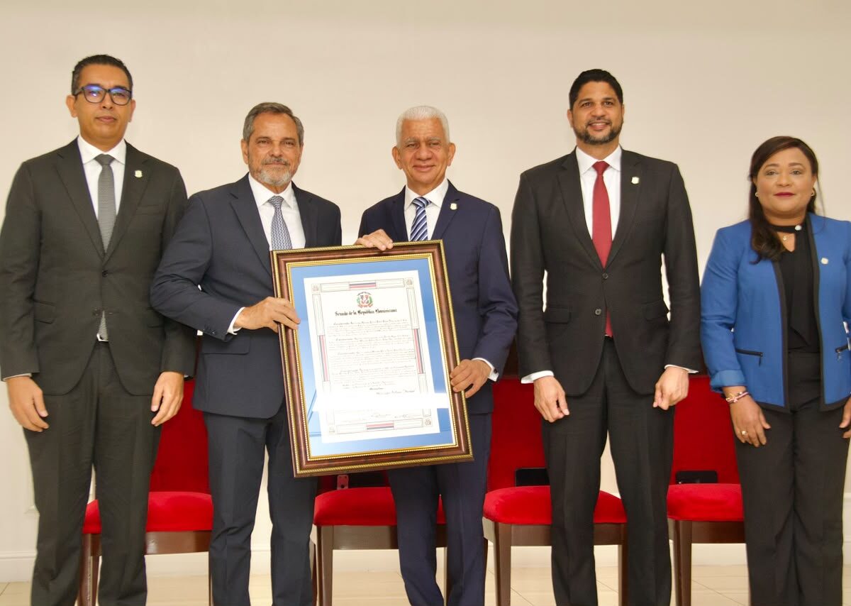Senado reconoce a Junior Noboa por su trayectoriay aportes al deporte dominicano