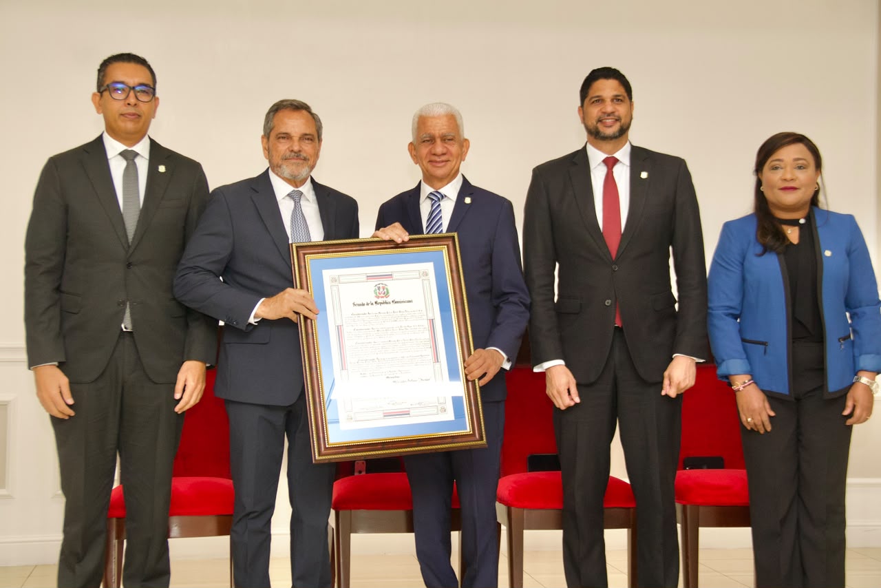 Senado reconoce a Junior Noboa por su trayectoriay aportes al deporte dominicano