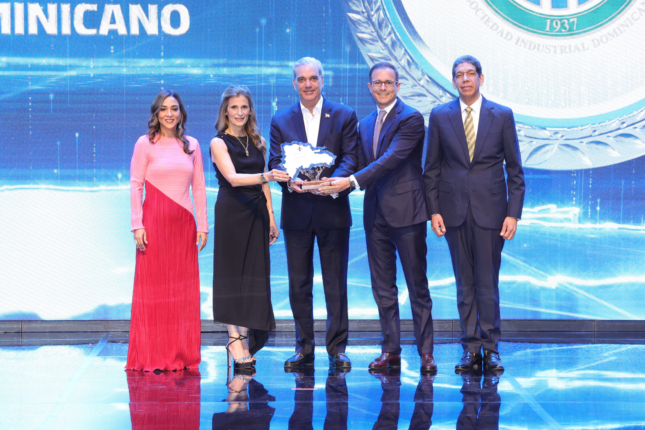 Grupo SID conquista el máximo galardón de ADOEXPO y reafirma el potencial exportador dominicano