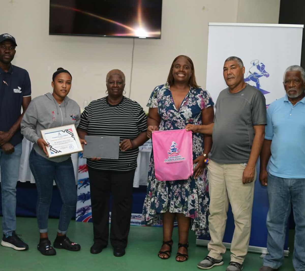 Fundación Leidi Germán reconoce a 26 estudiantes atletas de Bayaguana