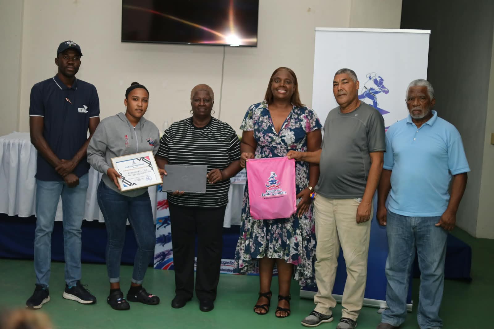 Fundación Leidi Germán reconoce a 26 estudiantes atletas de Bayaguana
