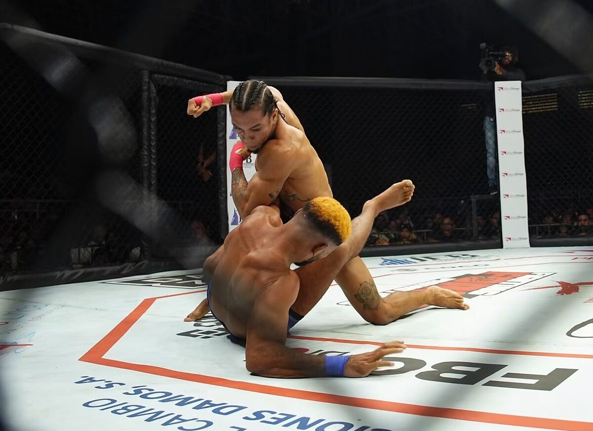 Dominicano Michael Polanco da la sorpresa con triunfo por nocaut en histórico evento de MMA en RD