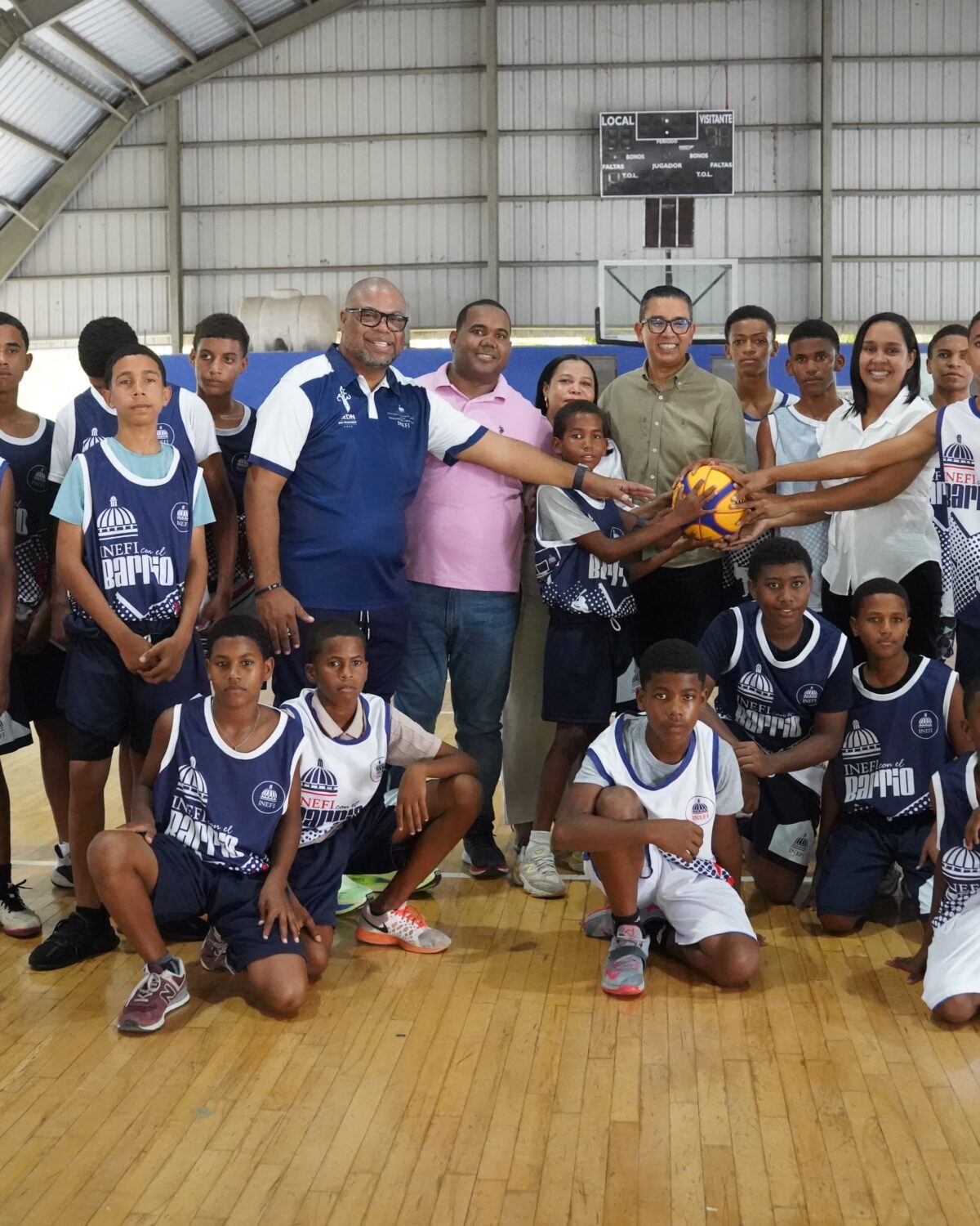 «INEFI con el Barrio» ¡encendió Bahoruco! Kits para docentes, atletas y recreación para todos