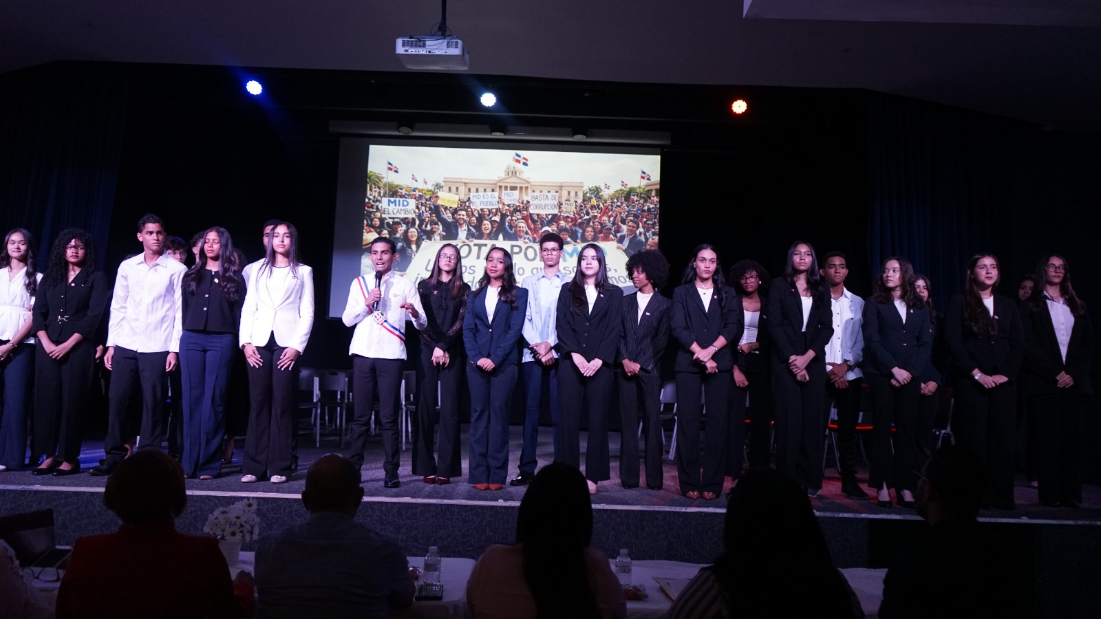 Estudiantes del Colegio Calasanz presentan propuestas de gobierno centradas en innovación, tecnología y transparencia