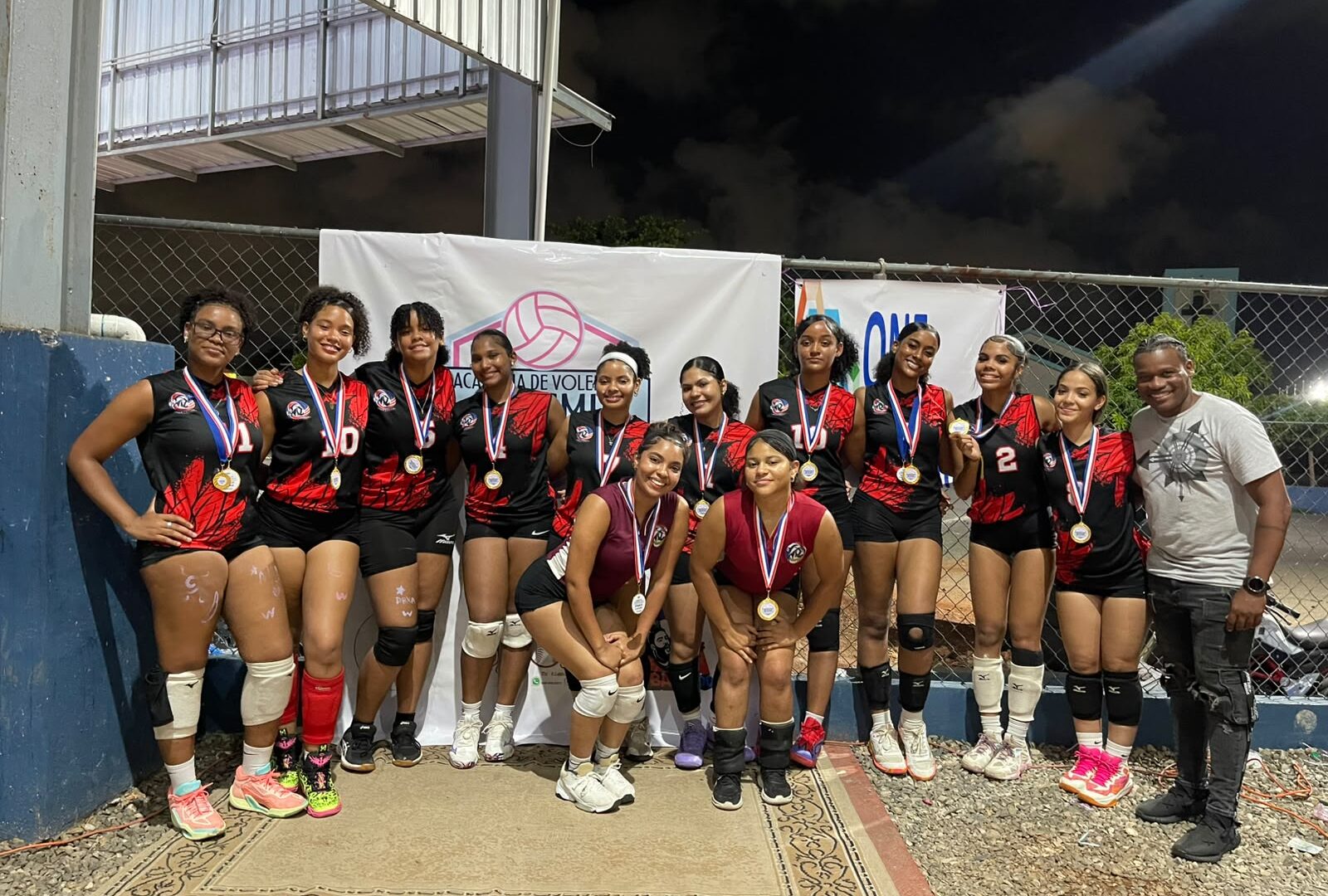 Club Deportivo y Cultural Villa Carmen consolida un año histórico en el voleibol dominicano con títulos municipales, nacionales y múltiples conquistas competitivas