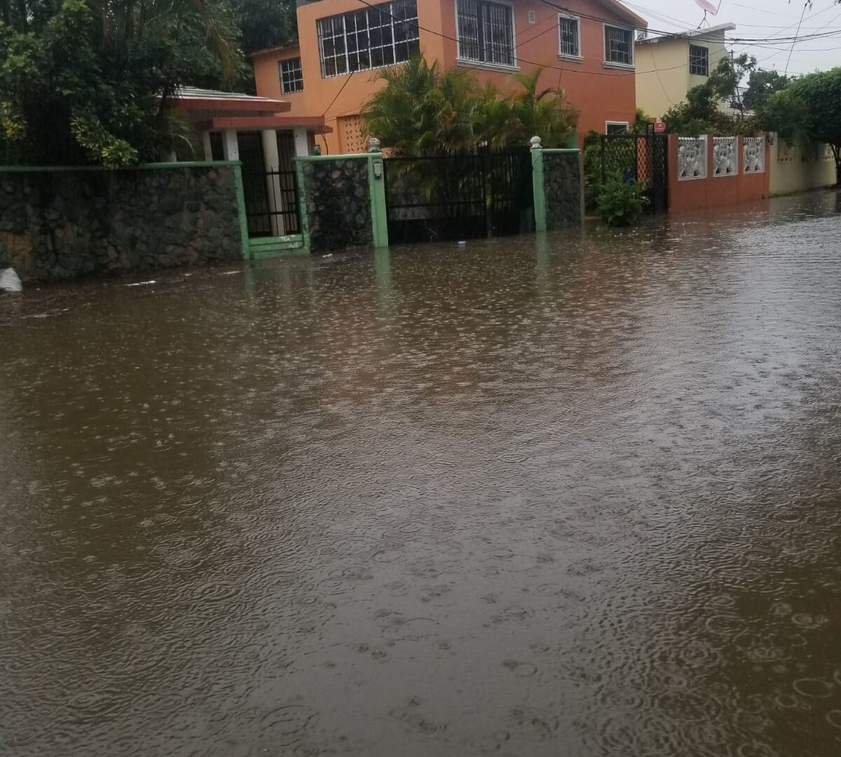 Junta de Vecinos Caonabo I estalla por inundaciones y años de promesas incumplidas